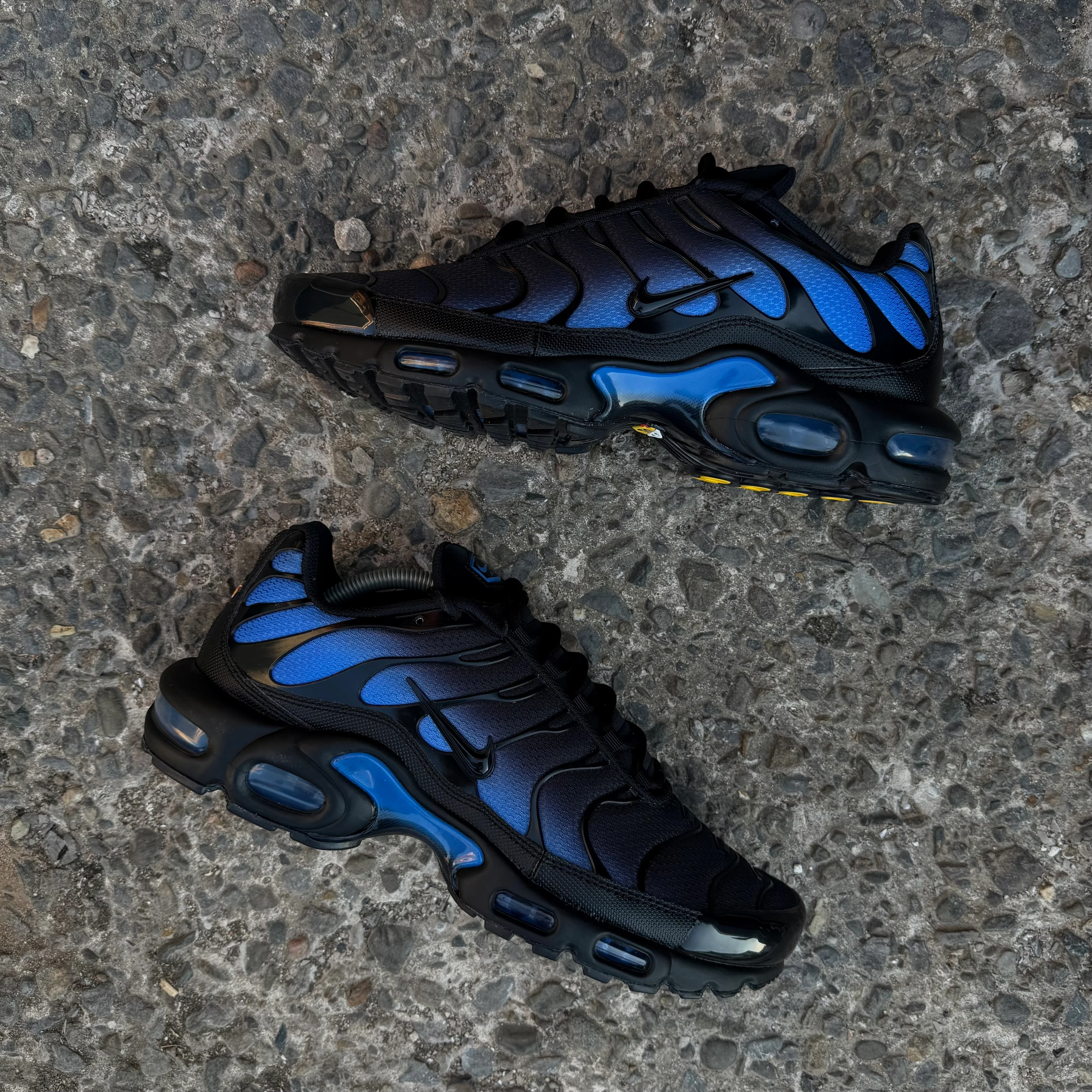 NIKE AIR MAX PLUS TN - BLACK / CRYSTAL BLUE