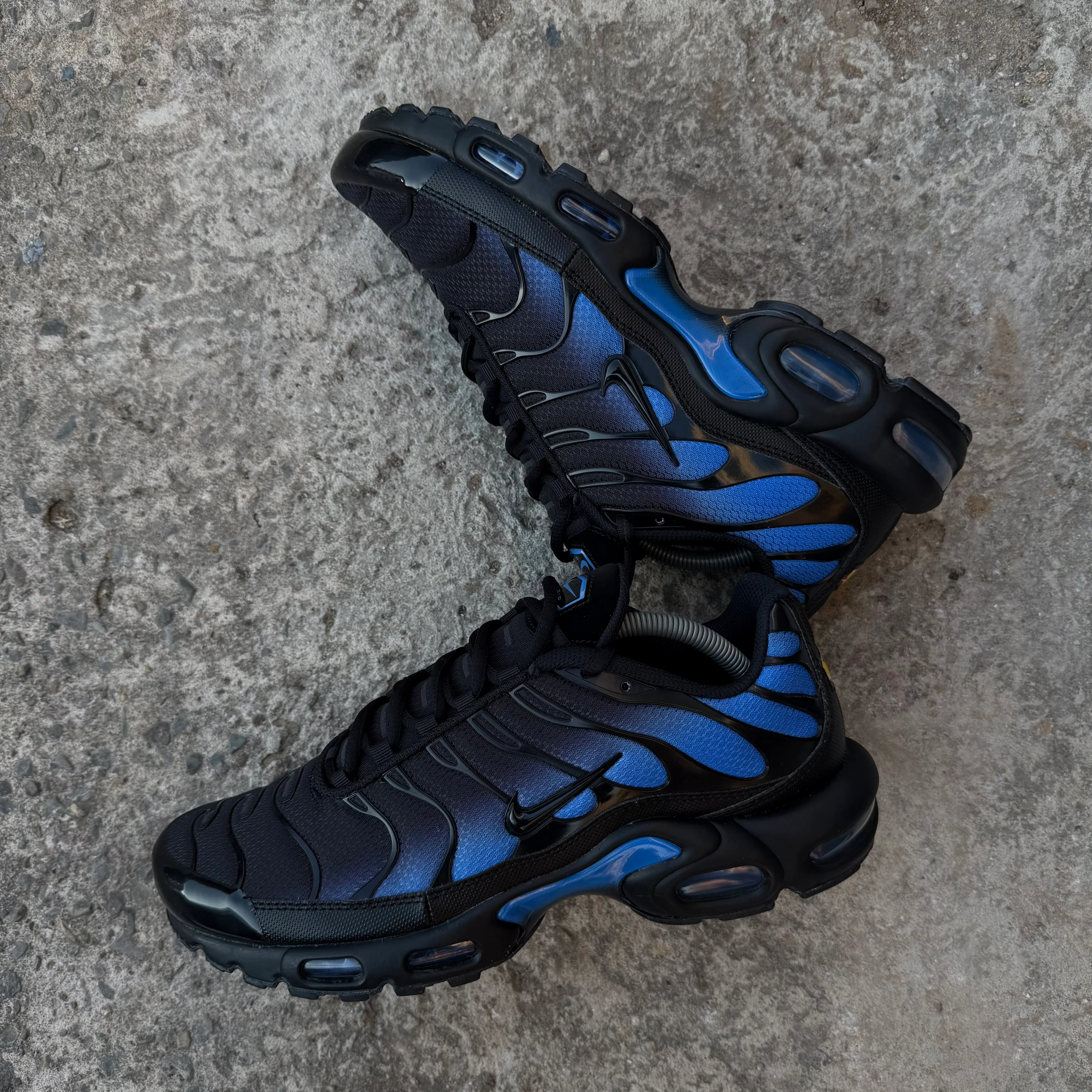 NIKE AIR MAX PLUS TN - BLACK / CRYSTAL BLUE - Image 2