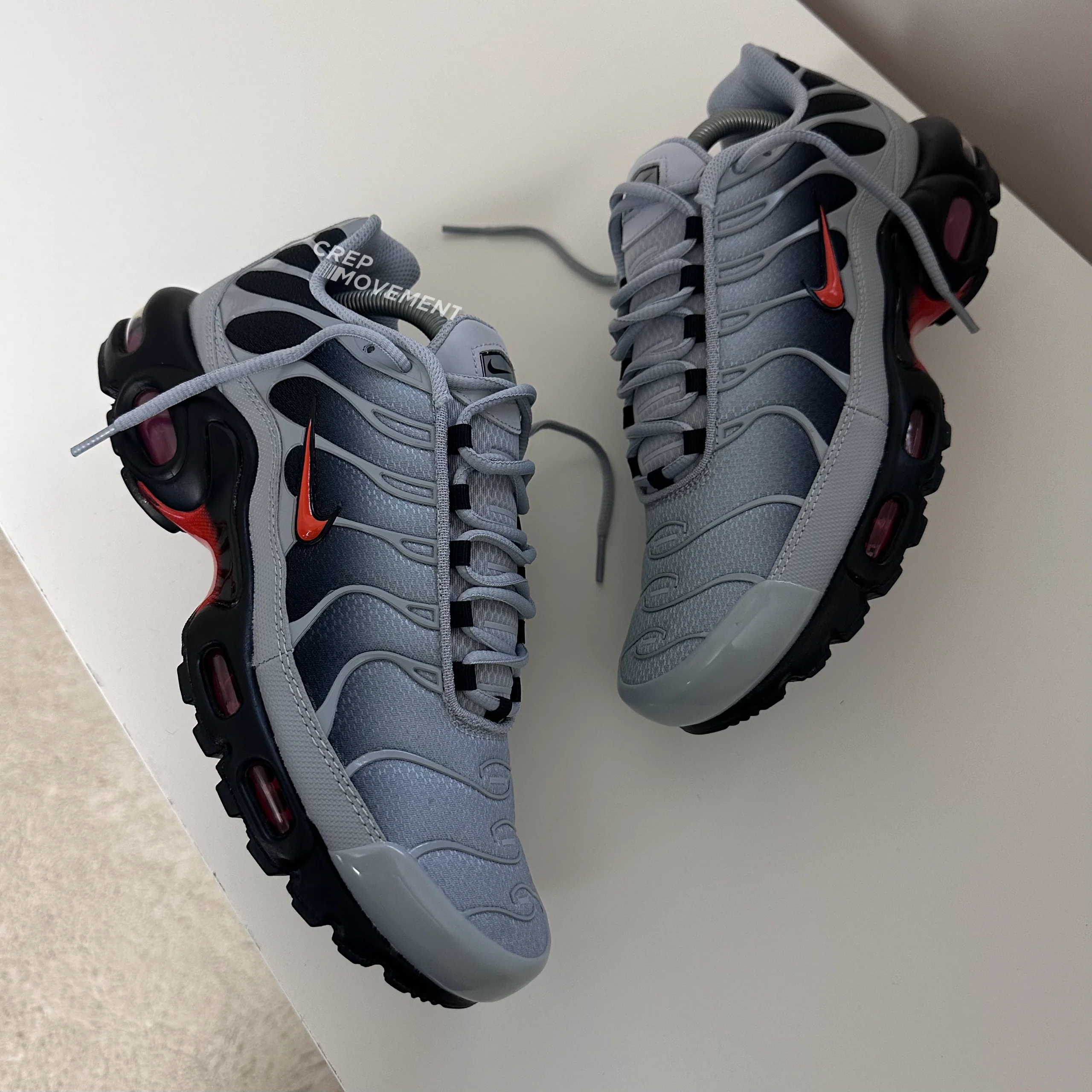 NIKE AIR MAX PLUS TN - GREY / FIERY ORANGE - Image 3