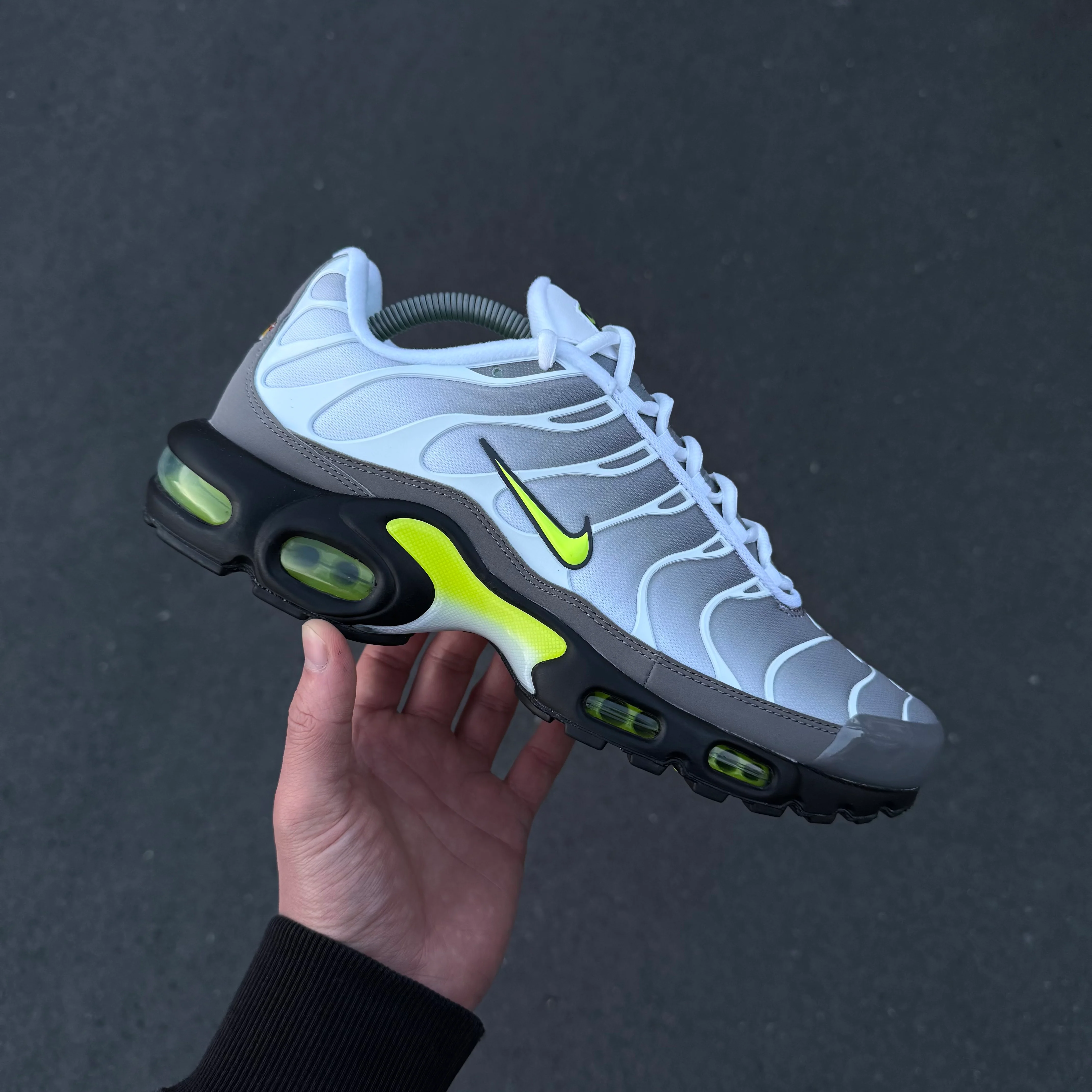 NIKE AIR MAX PLUS TN - NEON / WHITE - Image 2
