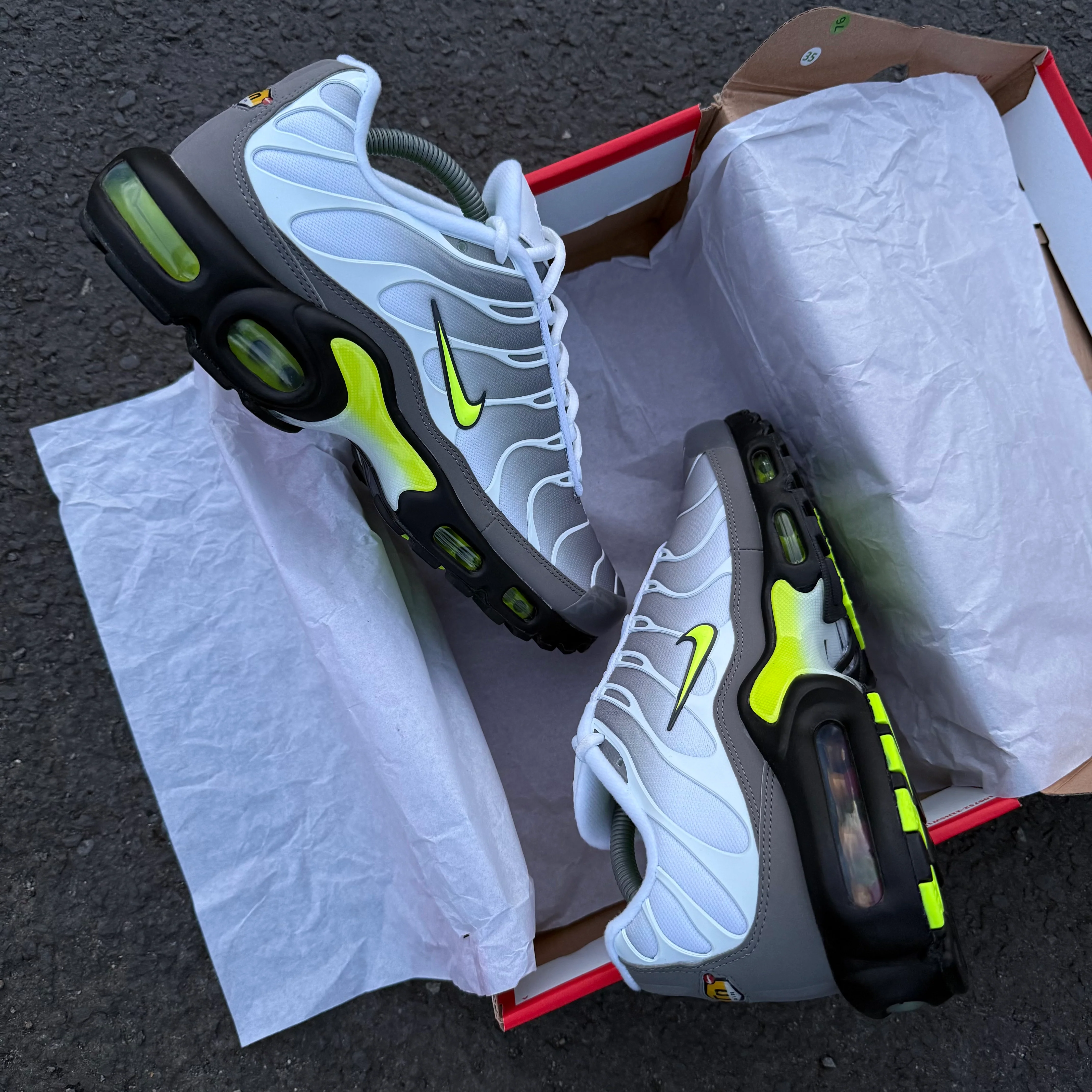 NIKE AIR MAX PLUS TN - NEON / WHITE - Image 3