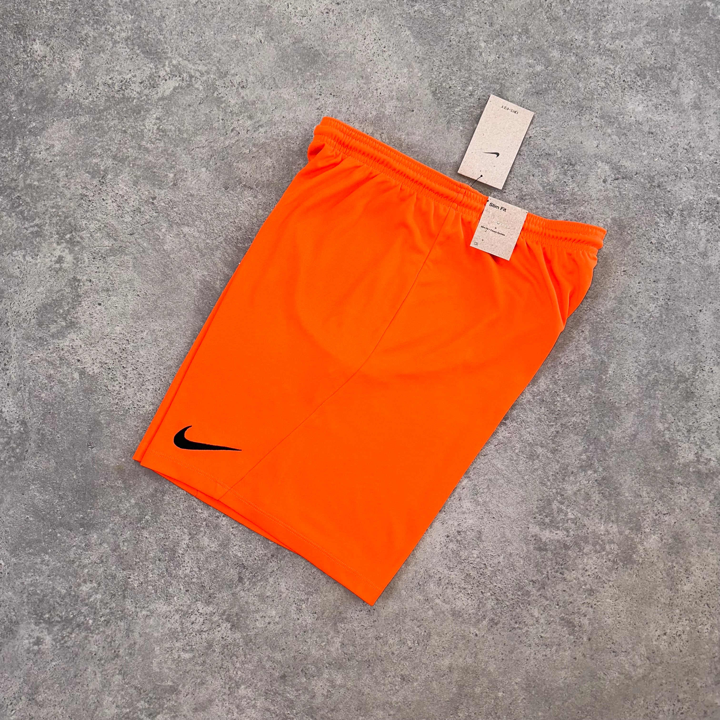 NIKE LOGO ESSENTIAL SHORTS - ORANGE - Image 2