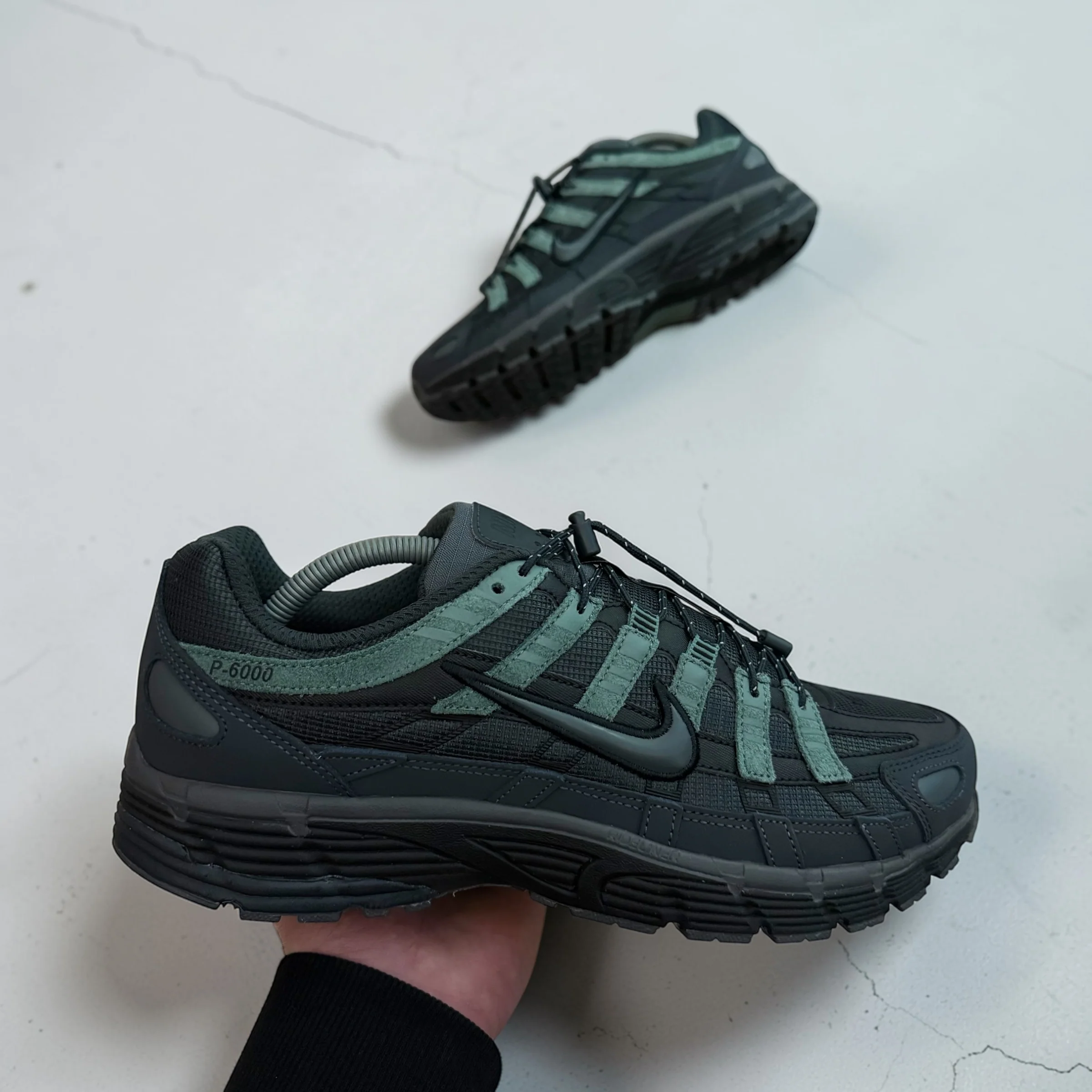 NIKE P-6000 - DARK SMOKE / CLAY GREEN