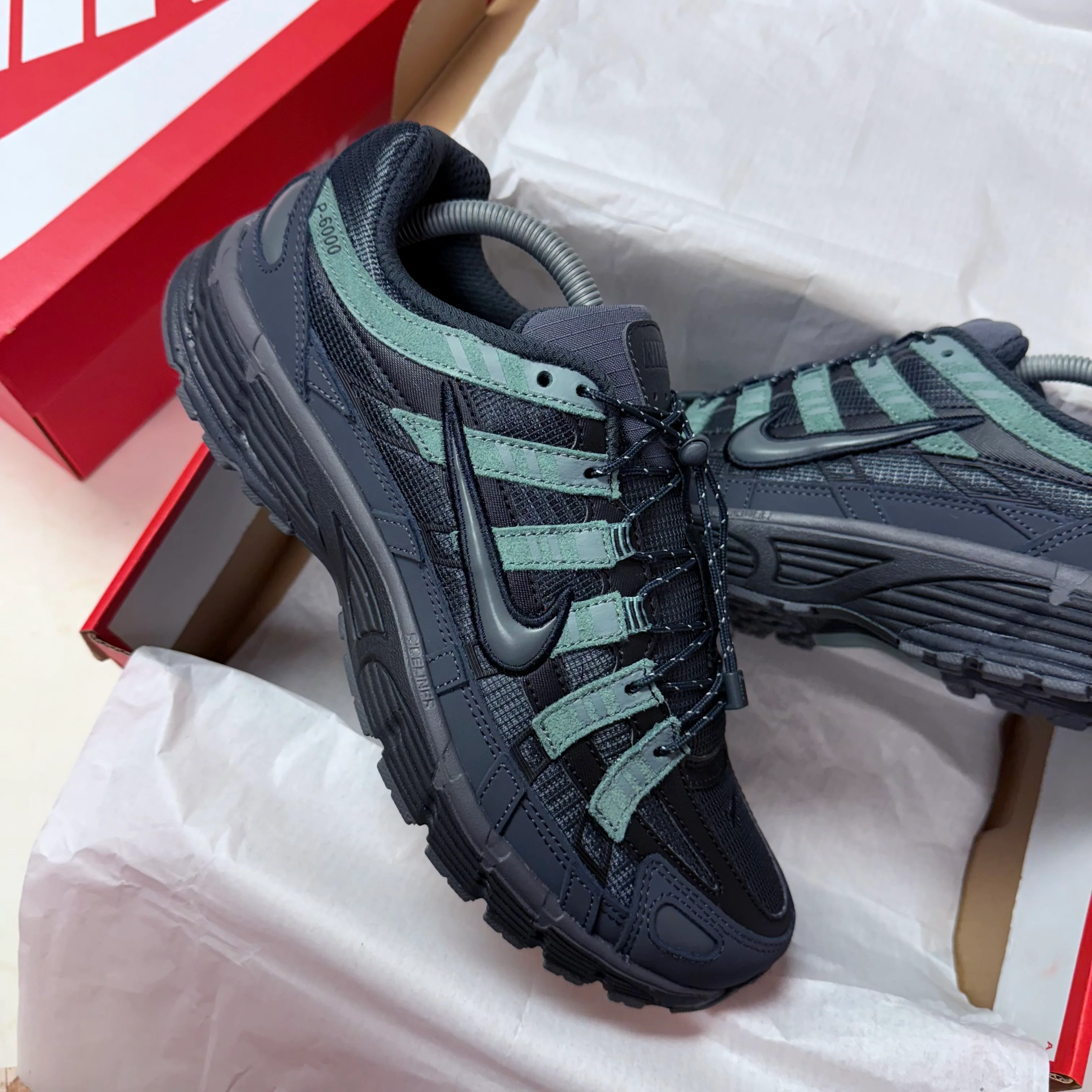 NIKE P-6000 - DARK SMOKE / CLAY GREEN - Image 2