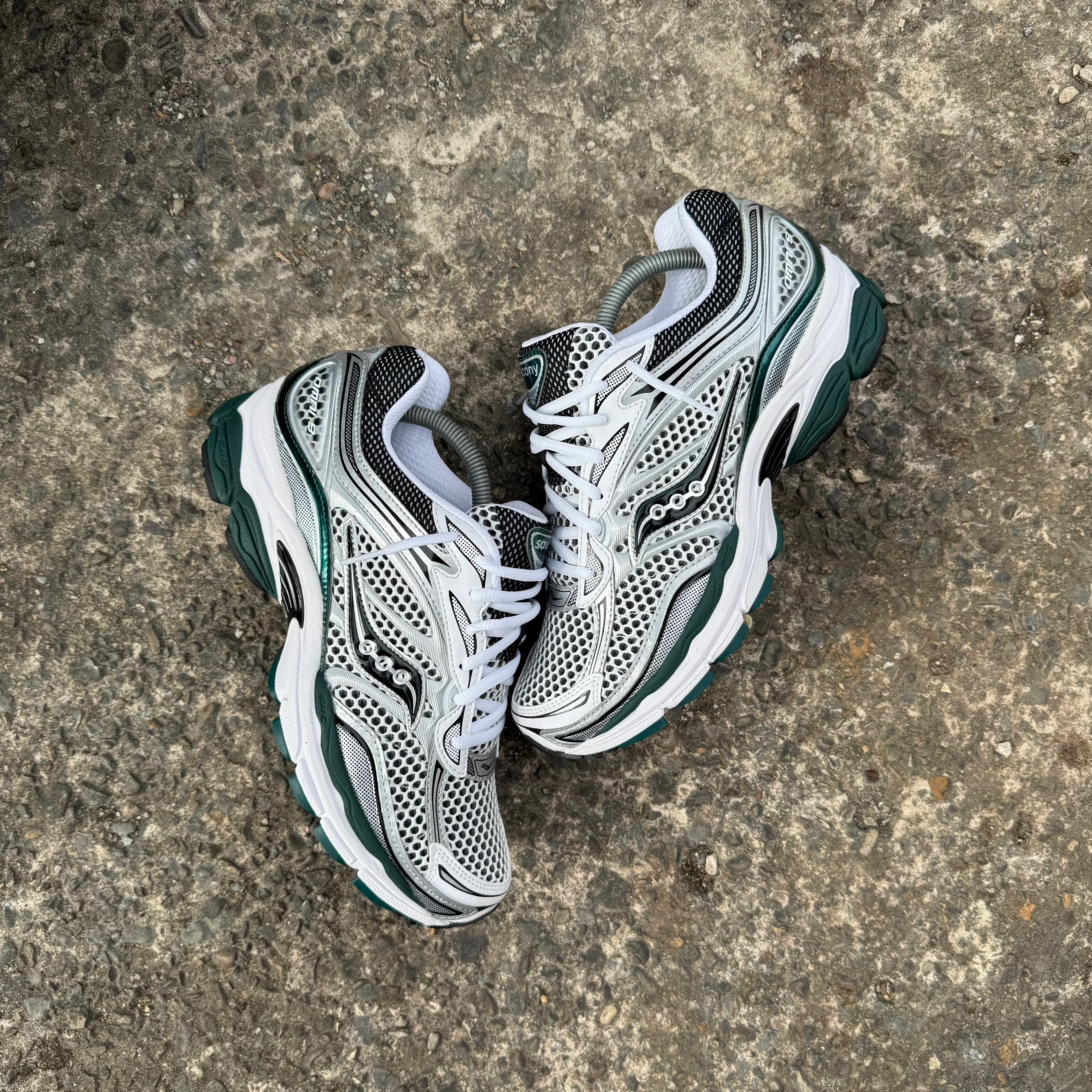 SAUCONY PROGID OMNI 9 - PINE GREEN - Image 2