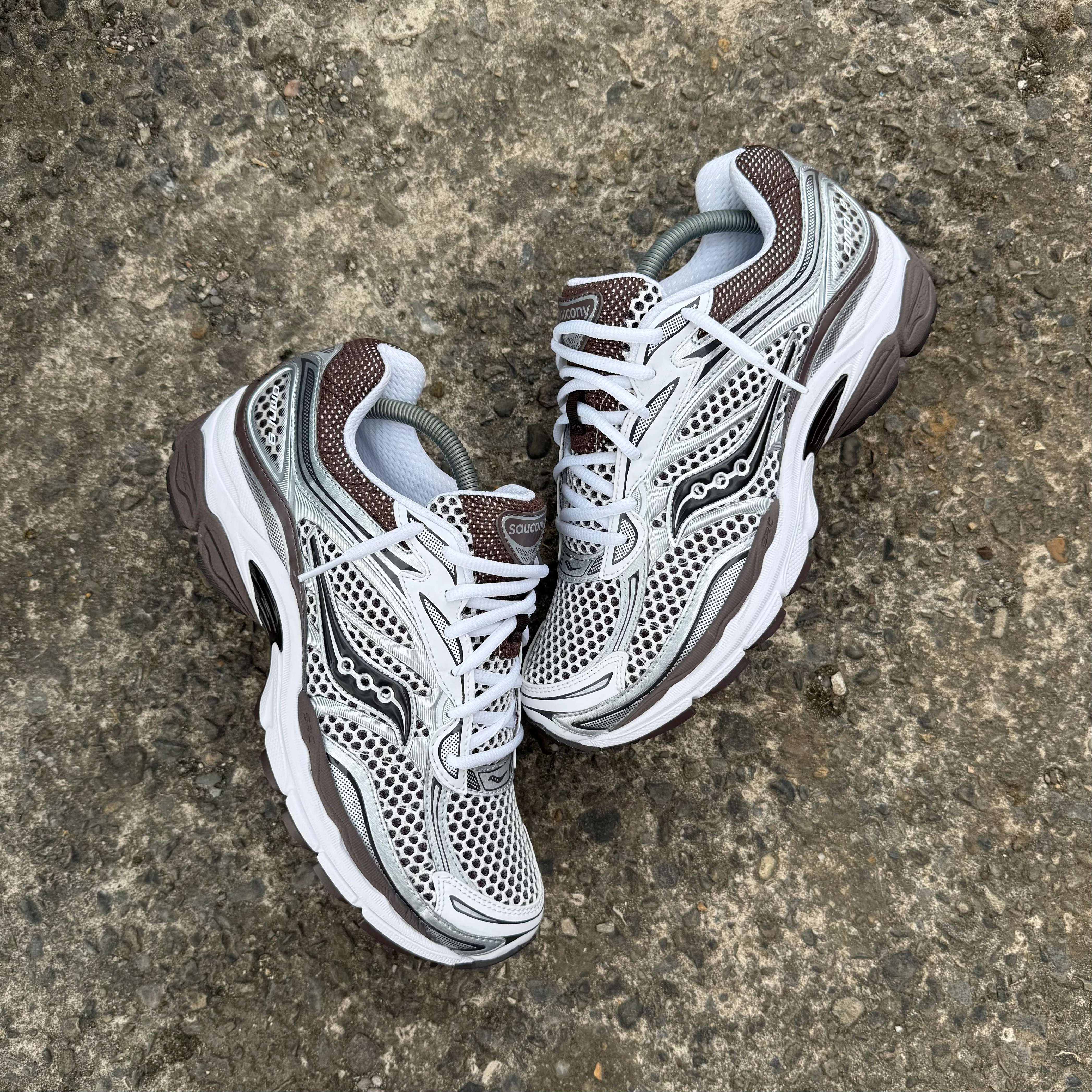 SAUCONY PROGID OMNI 9 - WHITE BROWN - Image 2